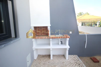 Moradia T4 para Venda em Fernao Ferro