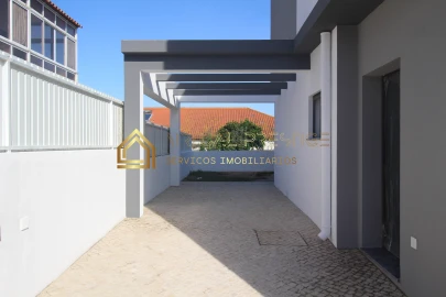 Moradia T4 para Venda em Fernao Ferro