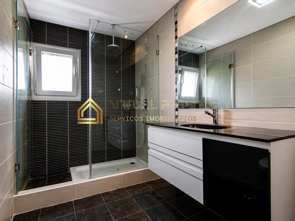 Moradia T4 para Venda em Fernao Ferro Foto 17