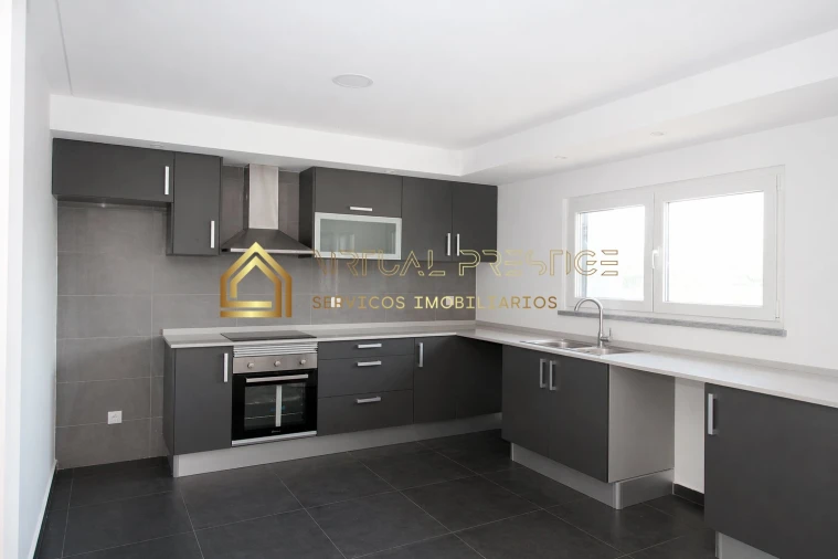 Moradia T4 para Venda em Fernao Ferro Foto 19