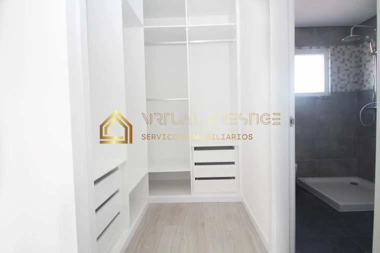 Moradia T4 para Venda em Fernao Ferro Foto 12