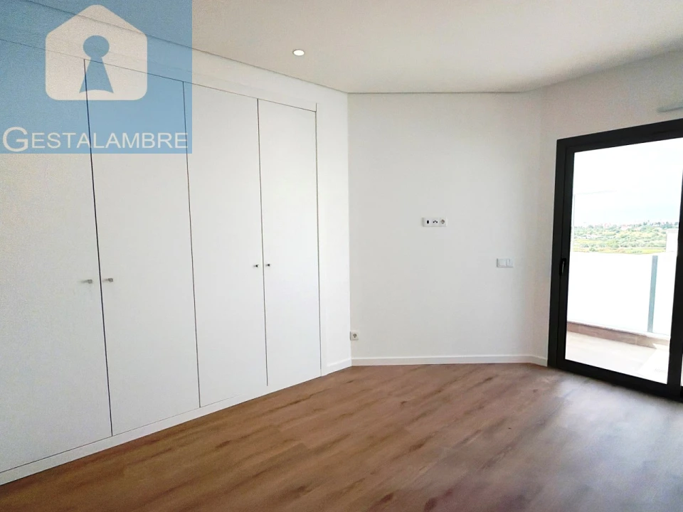 Apartamento T3 para Venda em Alcantarilha e Pêra Foto 17