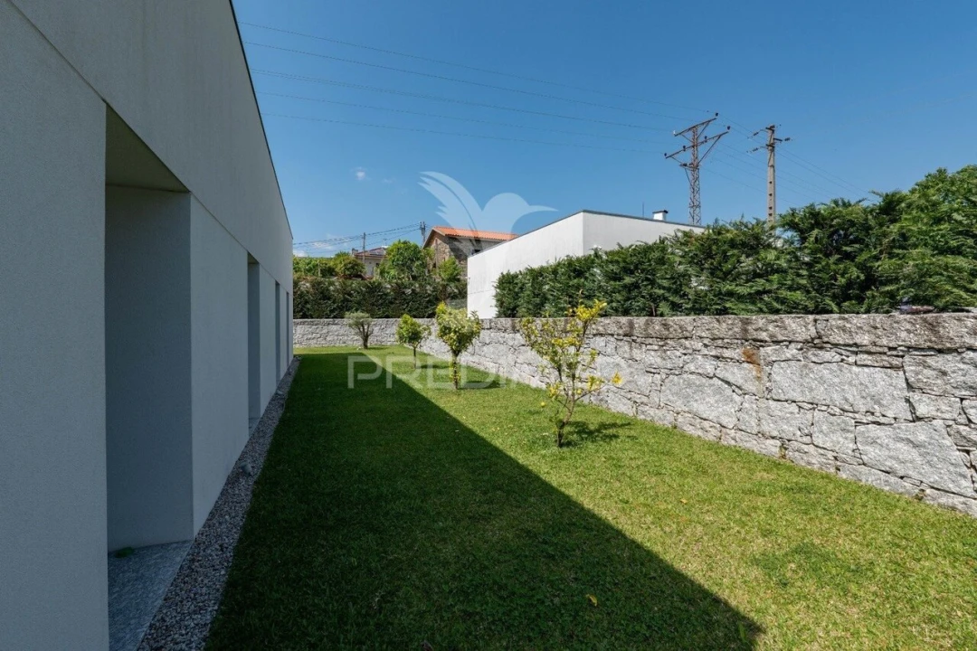 Moradia T4 para Venda em Este (São Pedro e São Mamede) Foto 3