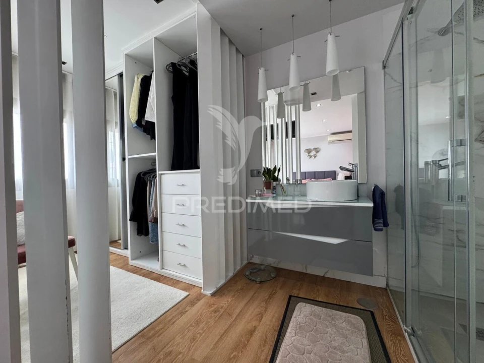 Moradia T4 para Venda em Fermentões Foto 10