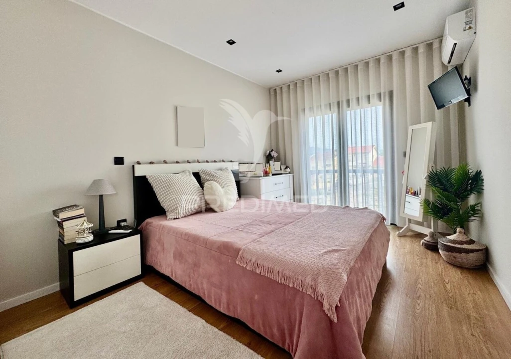 Moradia T4 para Venda em Fermentões Foto 25