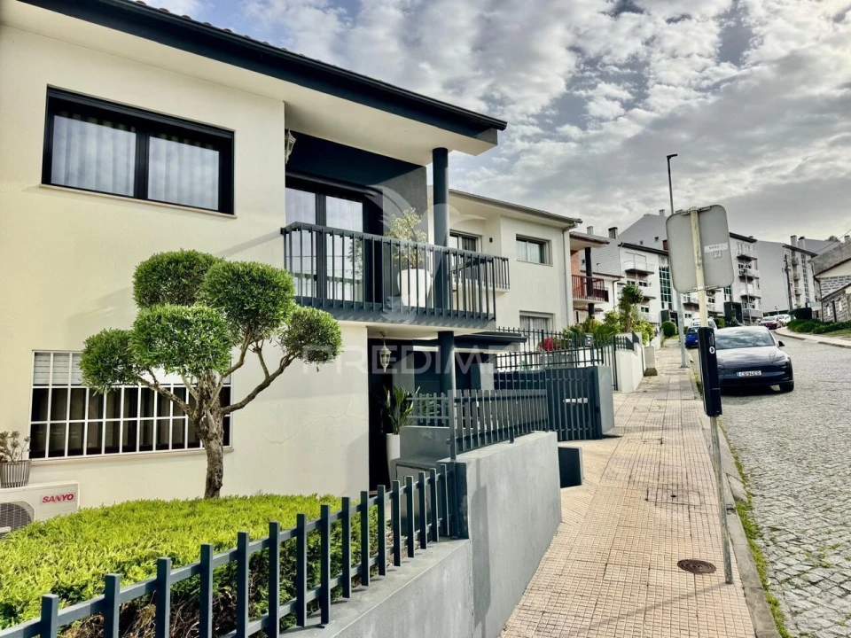 Moradia T4 para Venda em Fermentões Foto 1