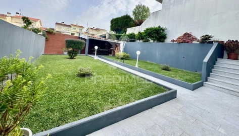 Moradia T4 para Venda em Fermentões