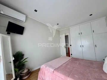 Moradia T4 para Venda em Fermentões