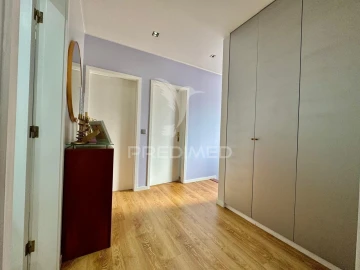 Moradia T4 para Venda em Fermentões