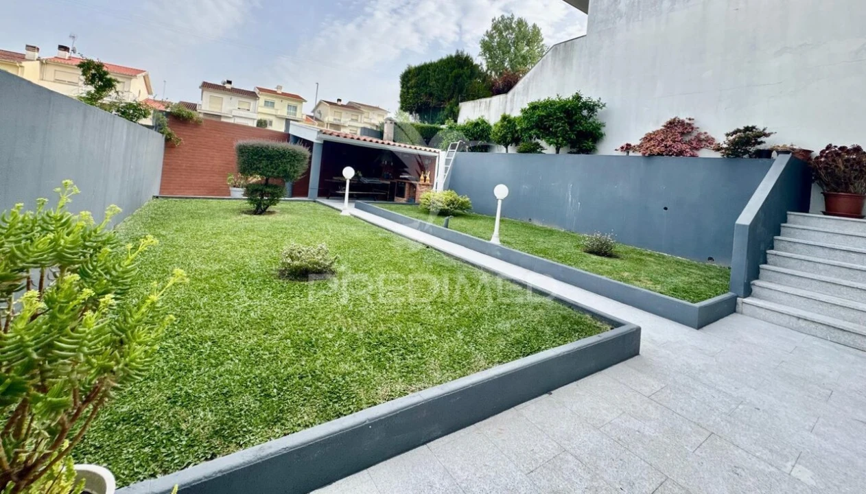 Moradia T4 para Venda em Fermentões Foto 17