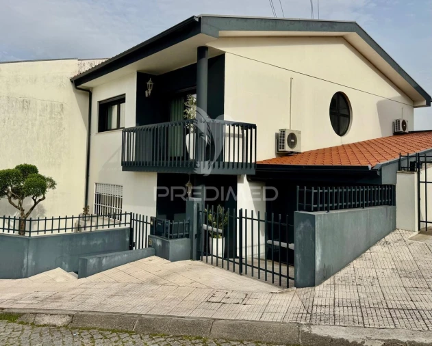 Moradia T4 para Venda em Fermentões Foto 23