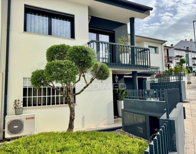 Moradia T4 para Venda em Fermentões Foto 22