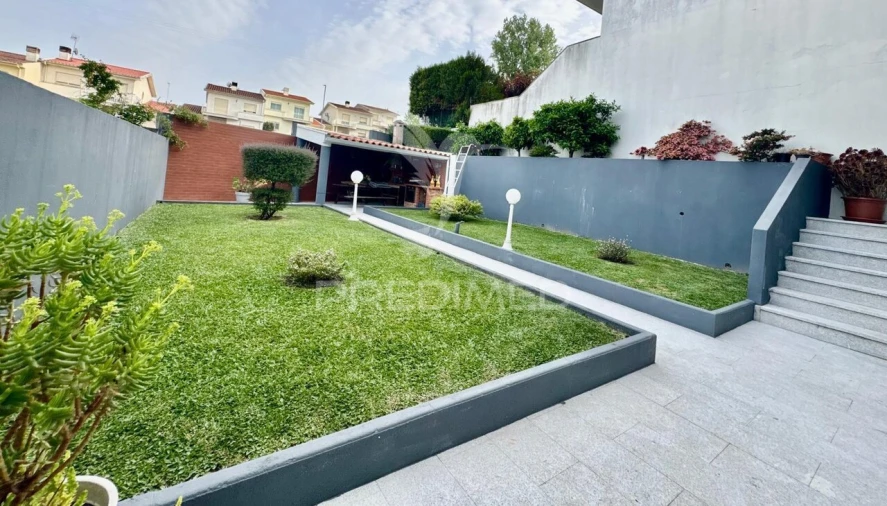 Moradia T4 para Venda em Fermentões Foto 17