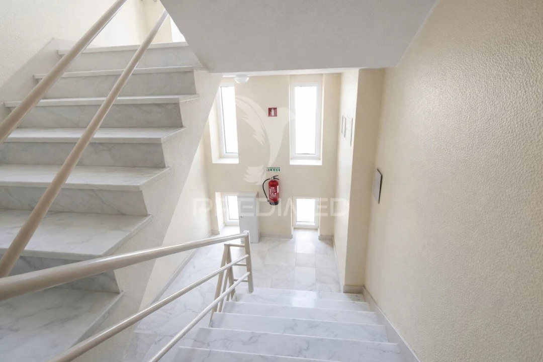 Apartamento T3 para Venda em Carregado e Cadafais Foto 12