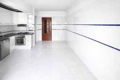 Apartamento T3 para Venda em Carregado e Cadafais
