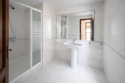 Apartamento T3 para Venda em Carregado e Cadafais
