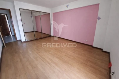 Apartamento T3 para Venda em Carregado e Cadafais