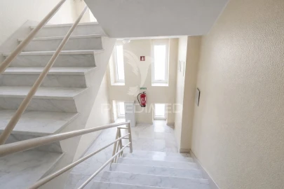 Apartamento T3 para Venda em Carregado e Cadafais