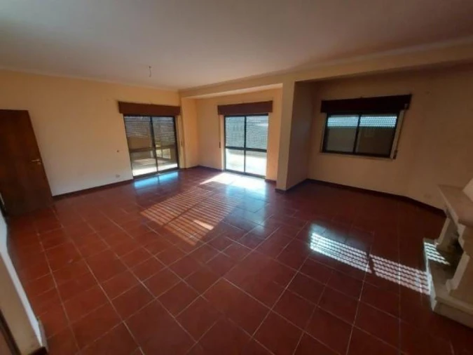 Apartamento T4 para Venda em Algueirão-Mem Martins Foto 8
