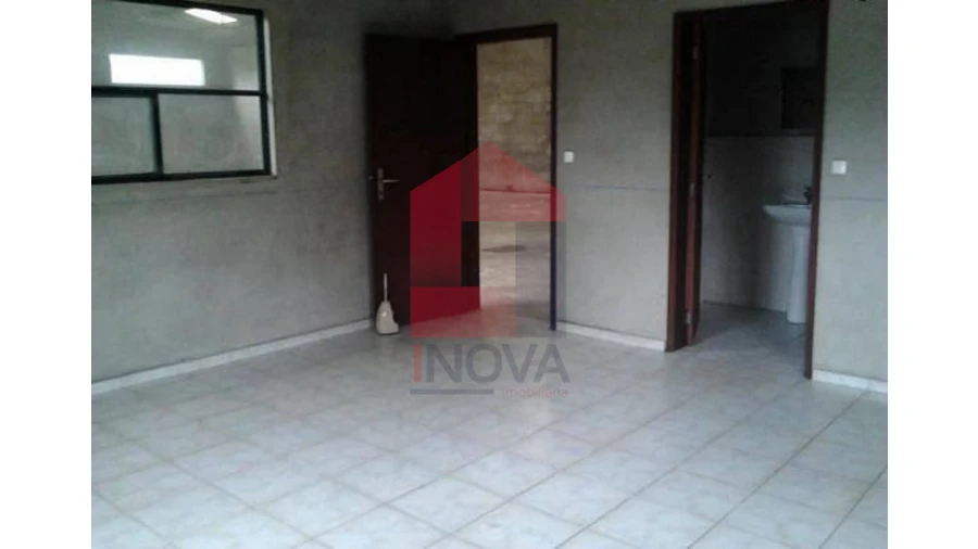 Armazém para Venda em Valbom (São Pedro), Passô e Valbom (São Martinho) Foto 3