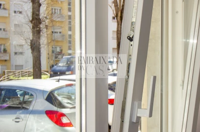 Apartamento T2 para Venda em Benfica