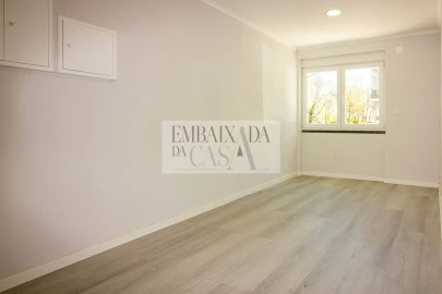 Apartamento T2 para Venda em Benfica