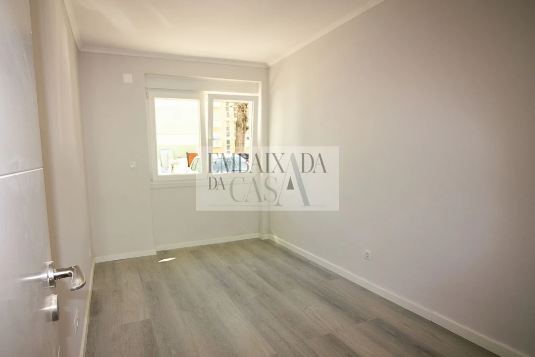 Apartamento T2 para Venda em Benfica Foto 24