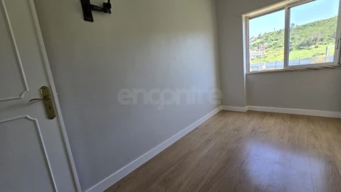 Apartamento T2 para Venda em Póvoa de Santo Adrião e Olival Basto