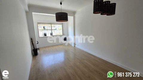 Apartamento T2 para Venda em Póvoa de Santo Adrião e Olival Basto