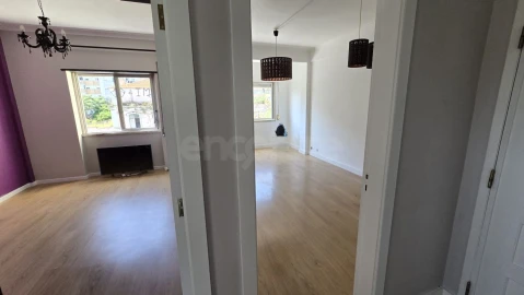 Apartamento T2 para Venda em Póvoa de Santo Adrião e Olival Basto