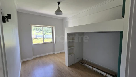 Apartamento T2 para Venda em Póvoa de Santo Adrião e Olival Basto