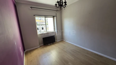 Apartamento T2 para Venda em Póvoa de Santo Adrião e Olival Basto