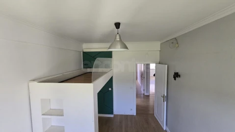 Apartamento T2 para Venda em Póvoa de Santo Adrião e Olival Basto