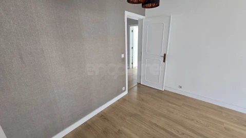 Apartamento T2 para Venda em Póvoa de Santo Adrião e Olival Basto