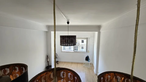 Apartamento T2 para Venda em Póvoa de Santo Adrião e Olival Basto