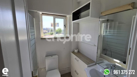 Apartamento T2 para Venda em Póvoa de Santo Adrião e Olival Basto