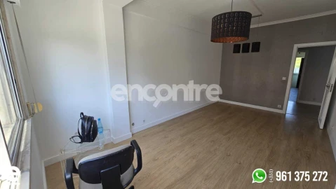 Apartamento T2 para Venda em Póvoa de Santo Adrião e Olival Basto