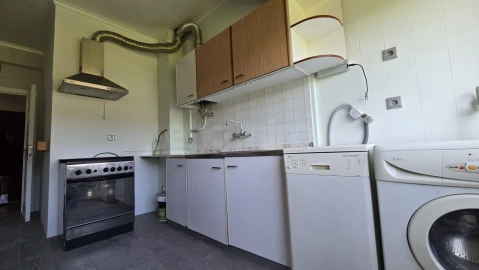 Apartamento T2 para Venda em Póvoa de Santo Adrião e Olival Basto
