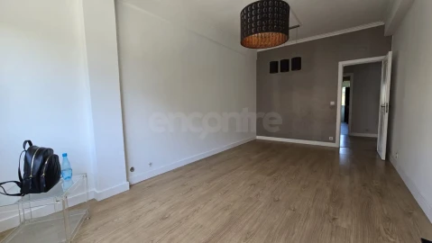 Apartamento T2 para Venda em Póvoa de Santo Adrião e Olival Basto