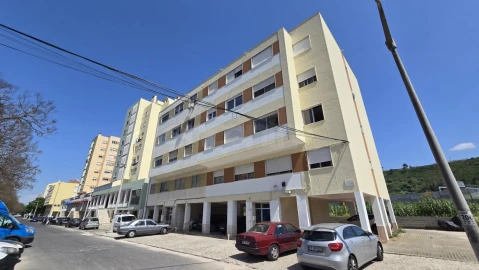 Apartamento T2 para Venda em Póvoa de Santo Adrião e Olival Basto