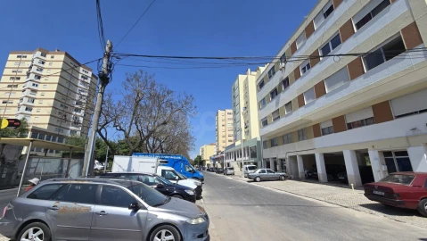 Apartamento T2 para Venda em Póvoa de Santo Adrião e Olival Basto