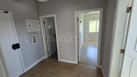 Apartamento T2 para Venda em Póvoa de Santo Adrião e Olival Basto