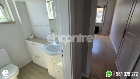 Apartamento T2 para Venda em Póvoa de Santo Adrião e Olival Basto