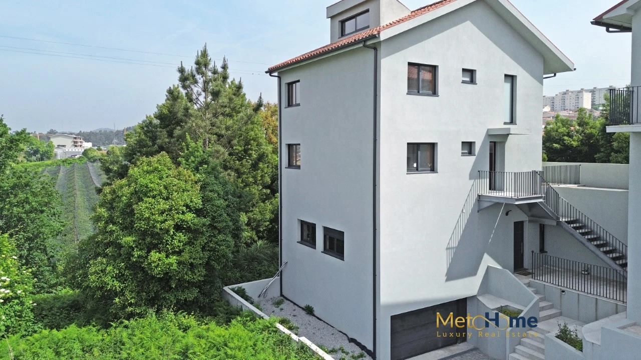 Moradia T3 para Venda em Fânzeres e São Pedro da Cova Foto 1