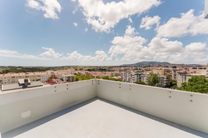 Apartamento T4 para Venda em Rio de Mouro