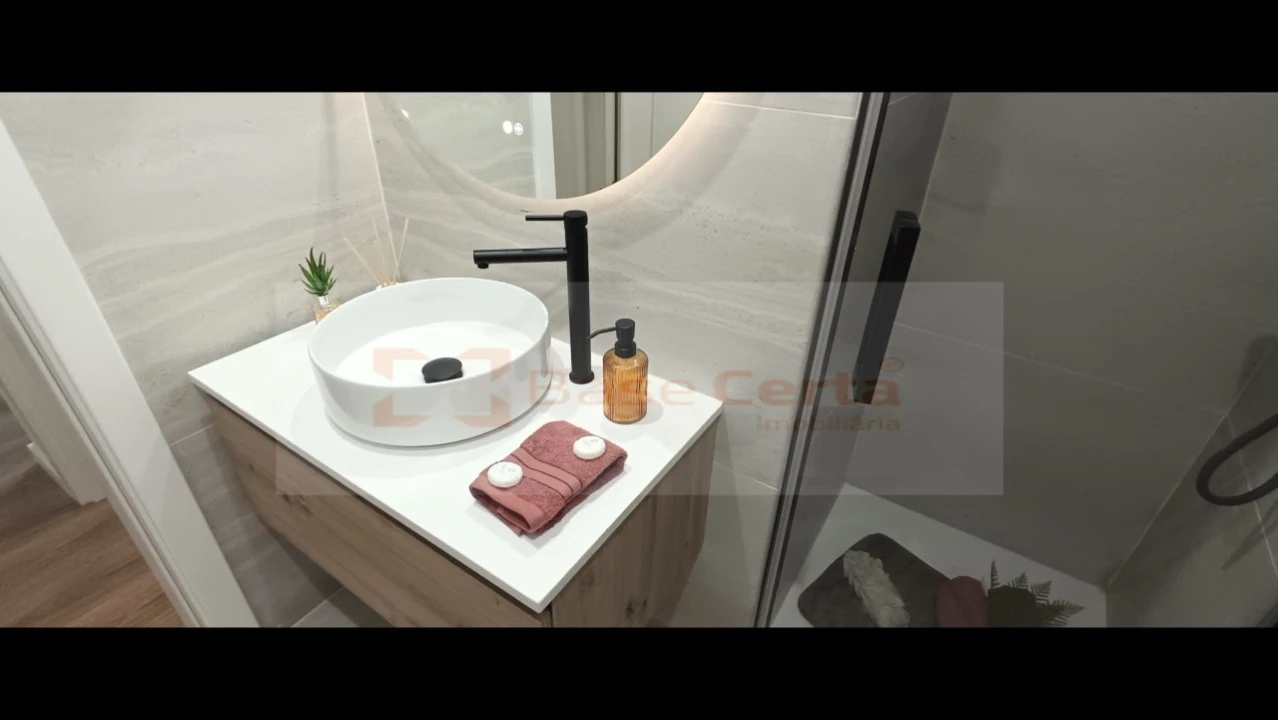 Apartamento T2 para Venda em Benfica Foto 9