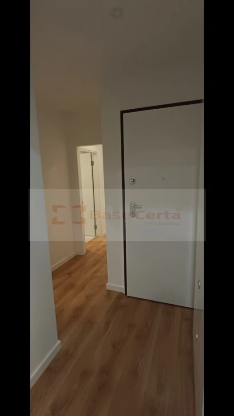 Apartamento T2 para Venda em Benfica