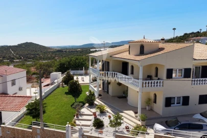 Moradia T9 para Venda em Loule (São Sebastião)