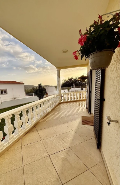 Moradia T9 para Venda em Loule (São Sebastião)