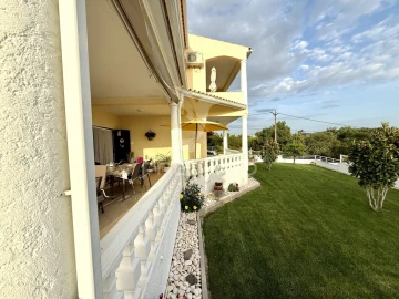 Moradia T9 para Venda em Loule (São Sebastião)